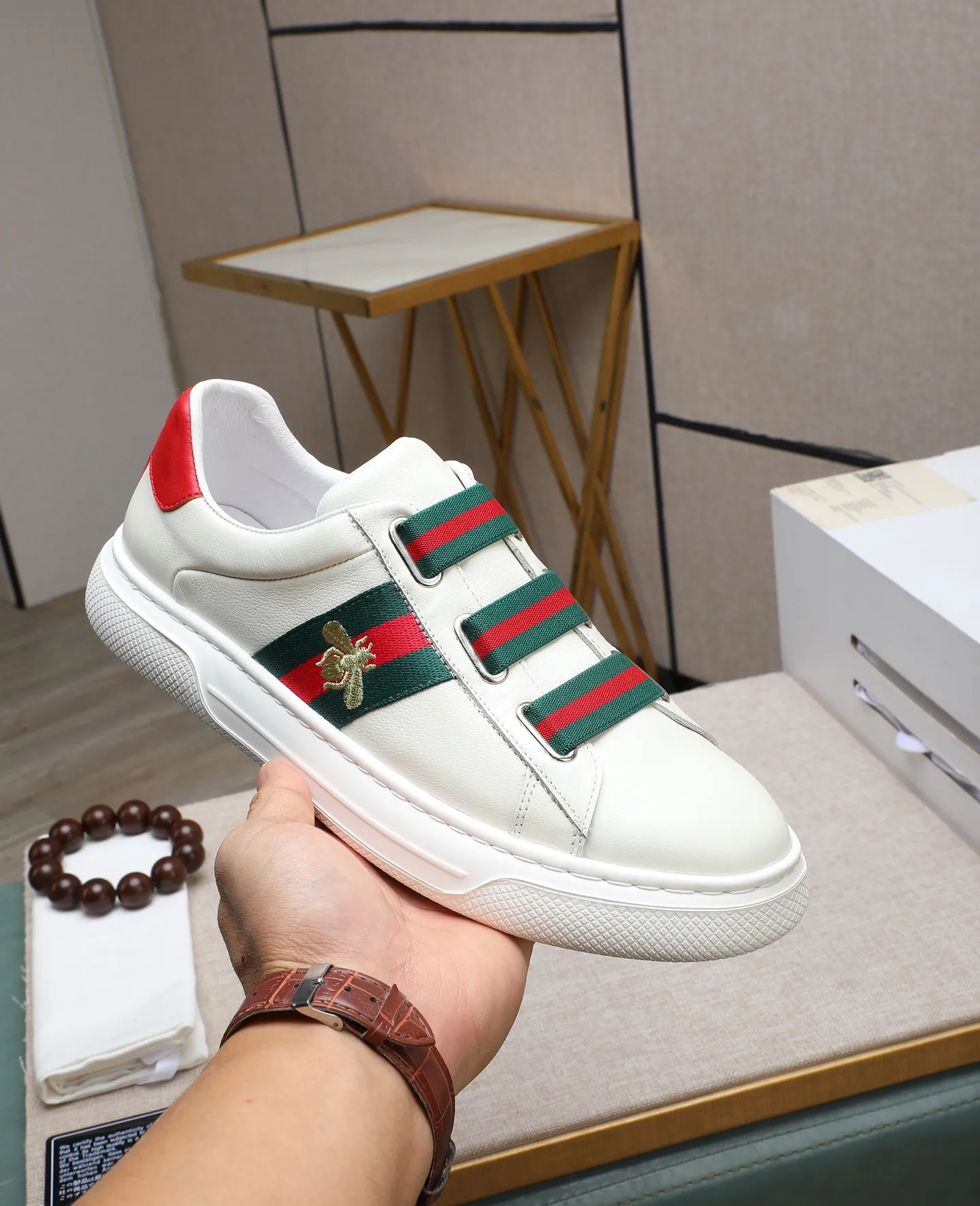 Men's shoes 💰480 GUCCI🔍🔍The latest models are available simultaneously at the counter. Original calfskin imported from Italy, genuine leather lining, (high-end, extravagant, and classy) with exquisite workmanship. Soles: Original soles specially provided by the original factory. ⚠Exclusive double-layer movable molded soles are super comfortable⚠. Photos of the real thing. 🎬The real thing is even better.